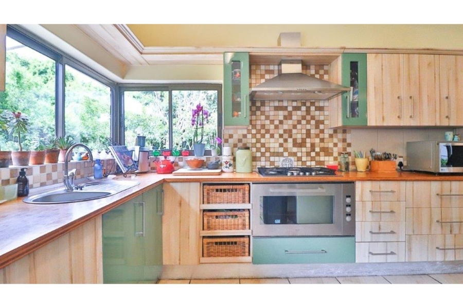 6 Bedroom Property for Sale in Lovemore Park Eastern Cape